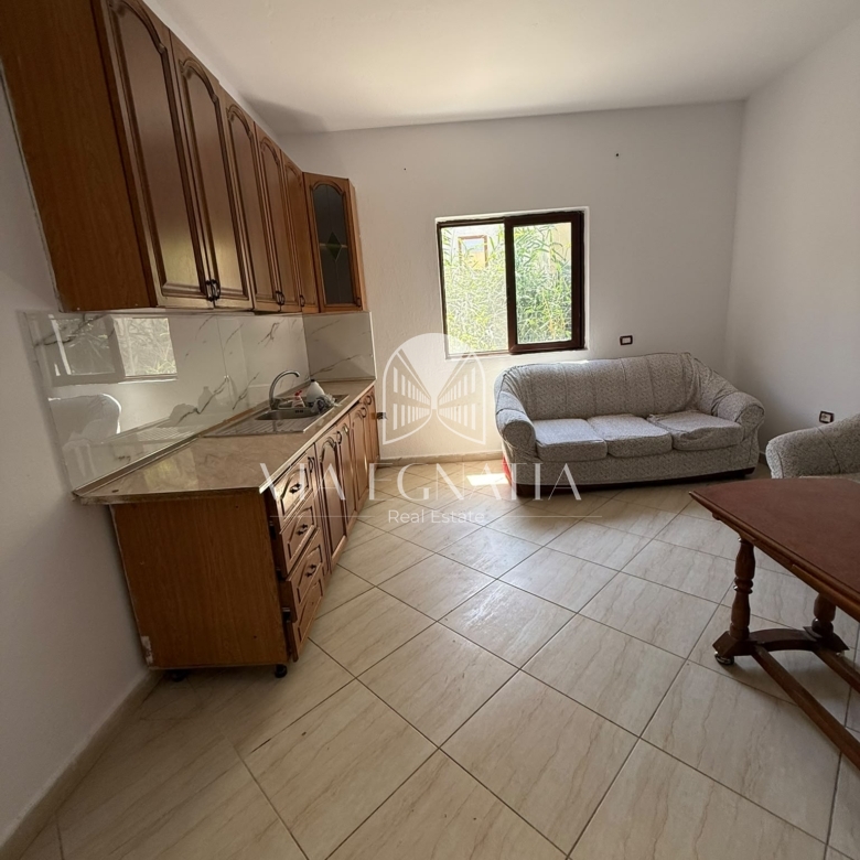 Jepet me qira kati i pare i një shtëpie private në Lagjen 17, Durrës