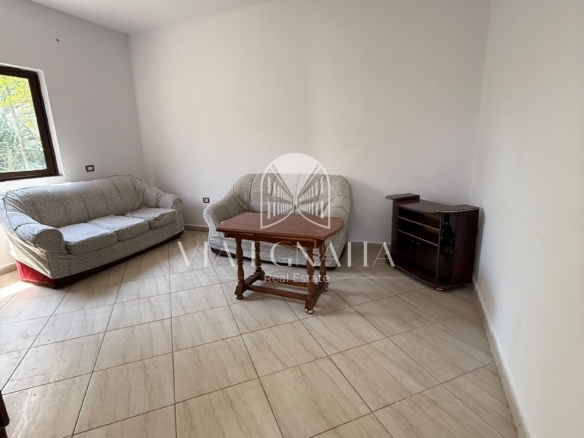Jepet me qira kati i pare i një shtëpie private në Lagjen 17, Durrës