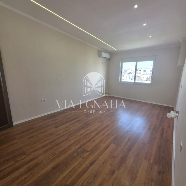 SHITET APARTAMENT  PLAZH DURRES