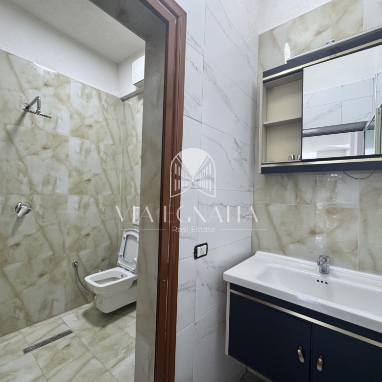 JEPET ME QIRA AMBIENT BIZNESI 146 M² ,RRUGA HYSEN MYSHKETA, DURRËS