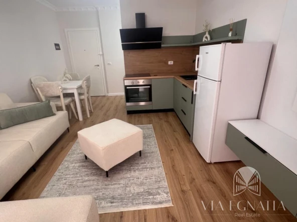 Sallon me kuzhinë — apartament 1+1 në Golem, VE0524