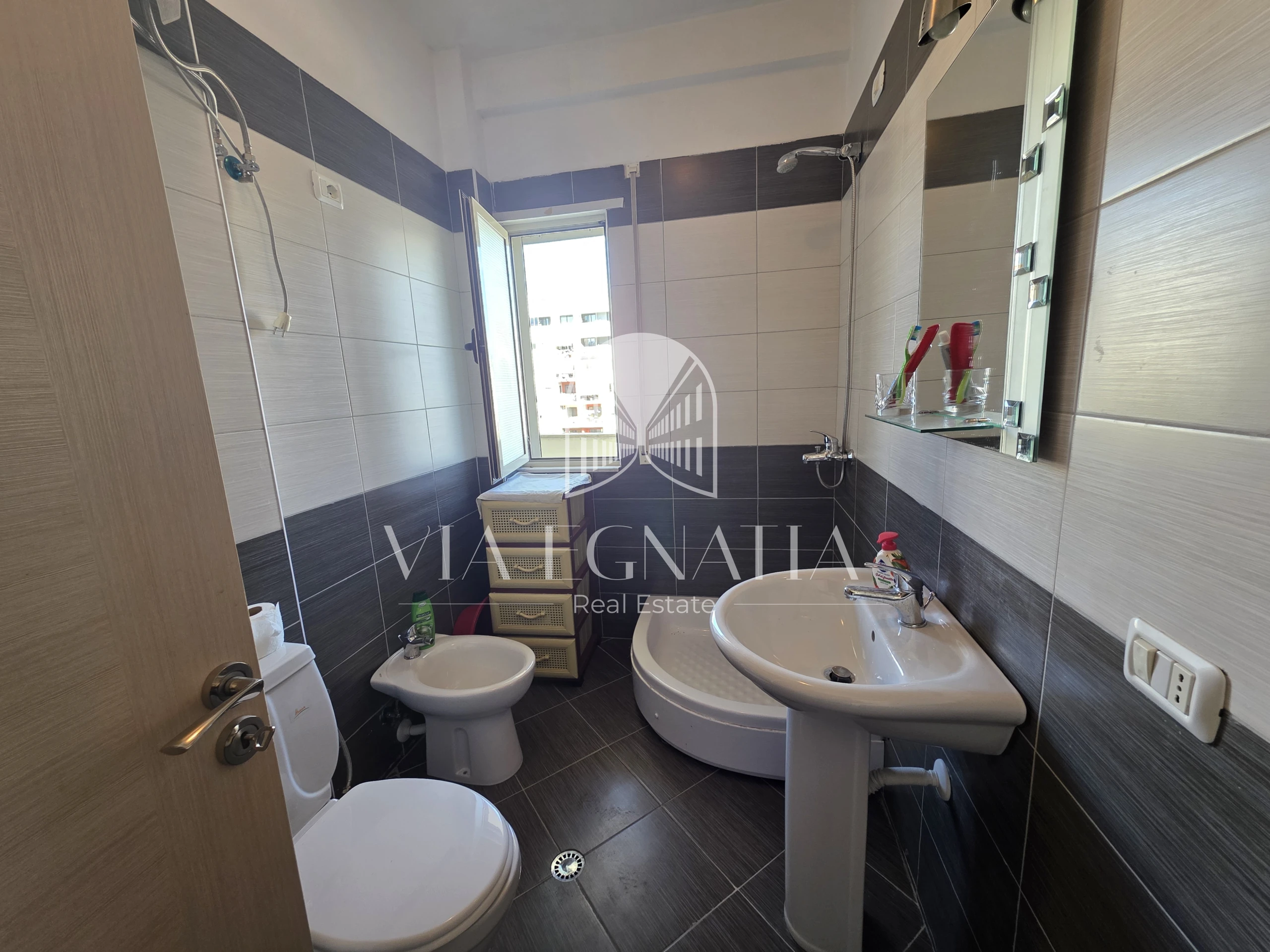 SHITET APARTAMENT 2+1 ME PAMJE TË LIRË DREJT DAJTIT – YZBERISHT, TIRANË