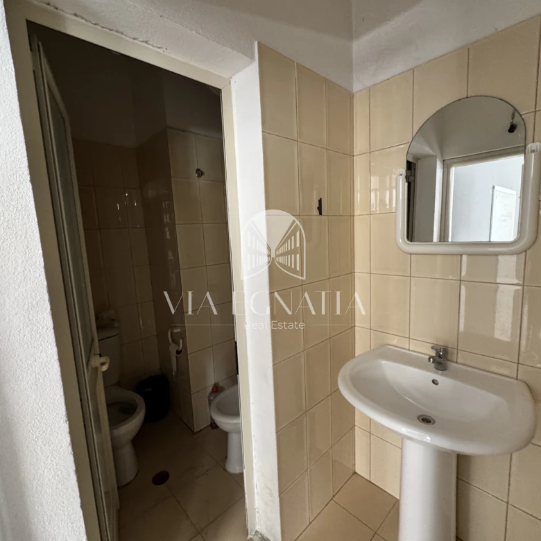 JEPET ME QIRA AMBIENT BIZNESI 110 M² – VOLLGA, DURRËS