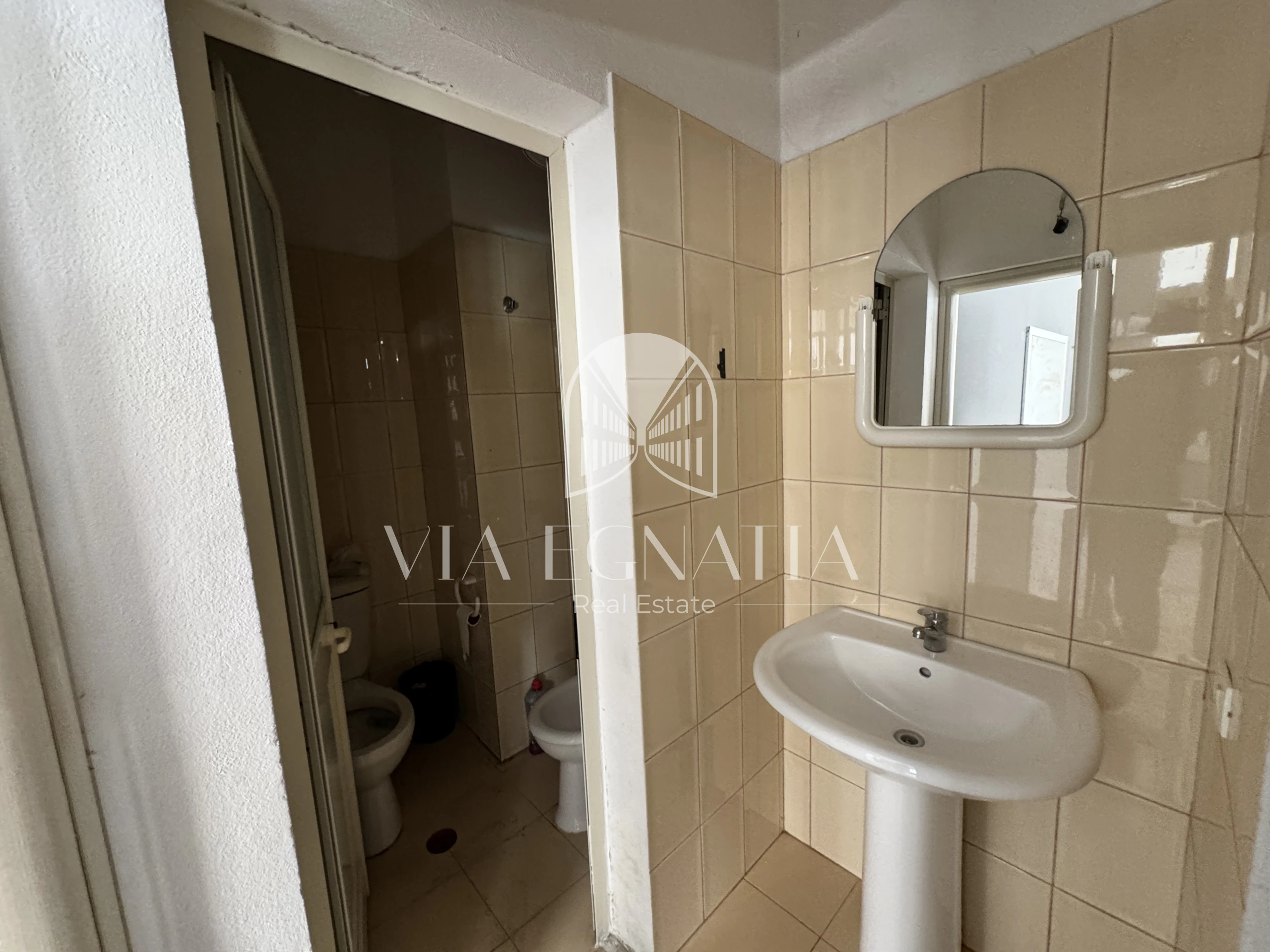 JEPET ME QIRA AMBIENT BIZNESI 110 M² – VOLLGA, DURRËS