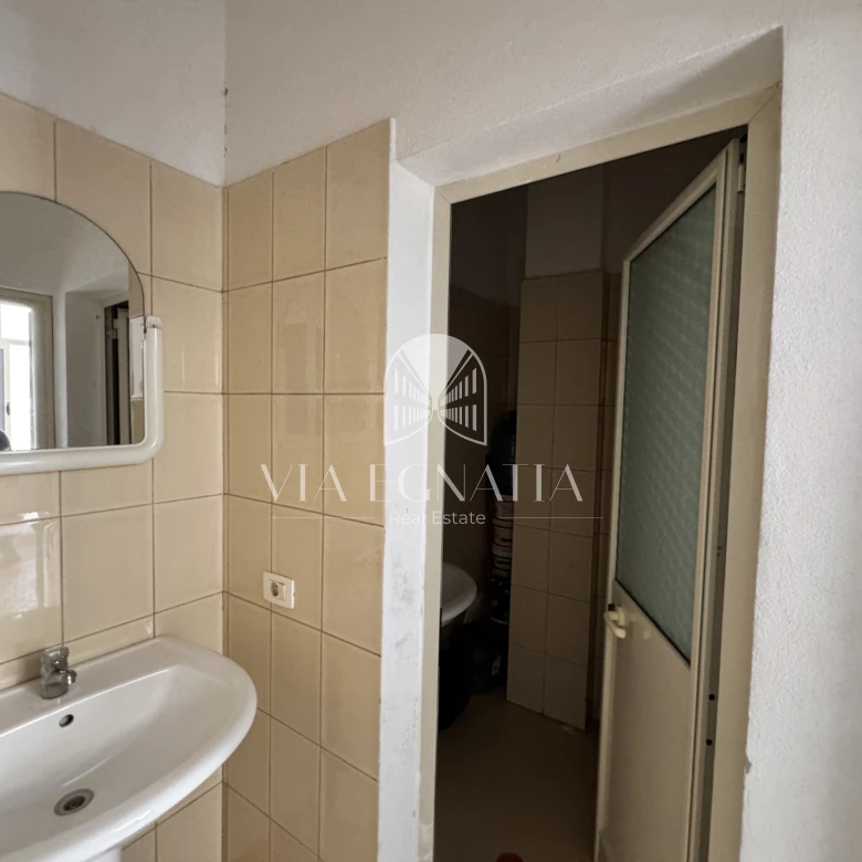 JEPET ME QIRA AMBIENT BIZNESI 110 M² – VOLLGA, DURRËS