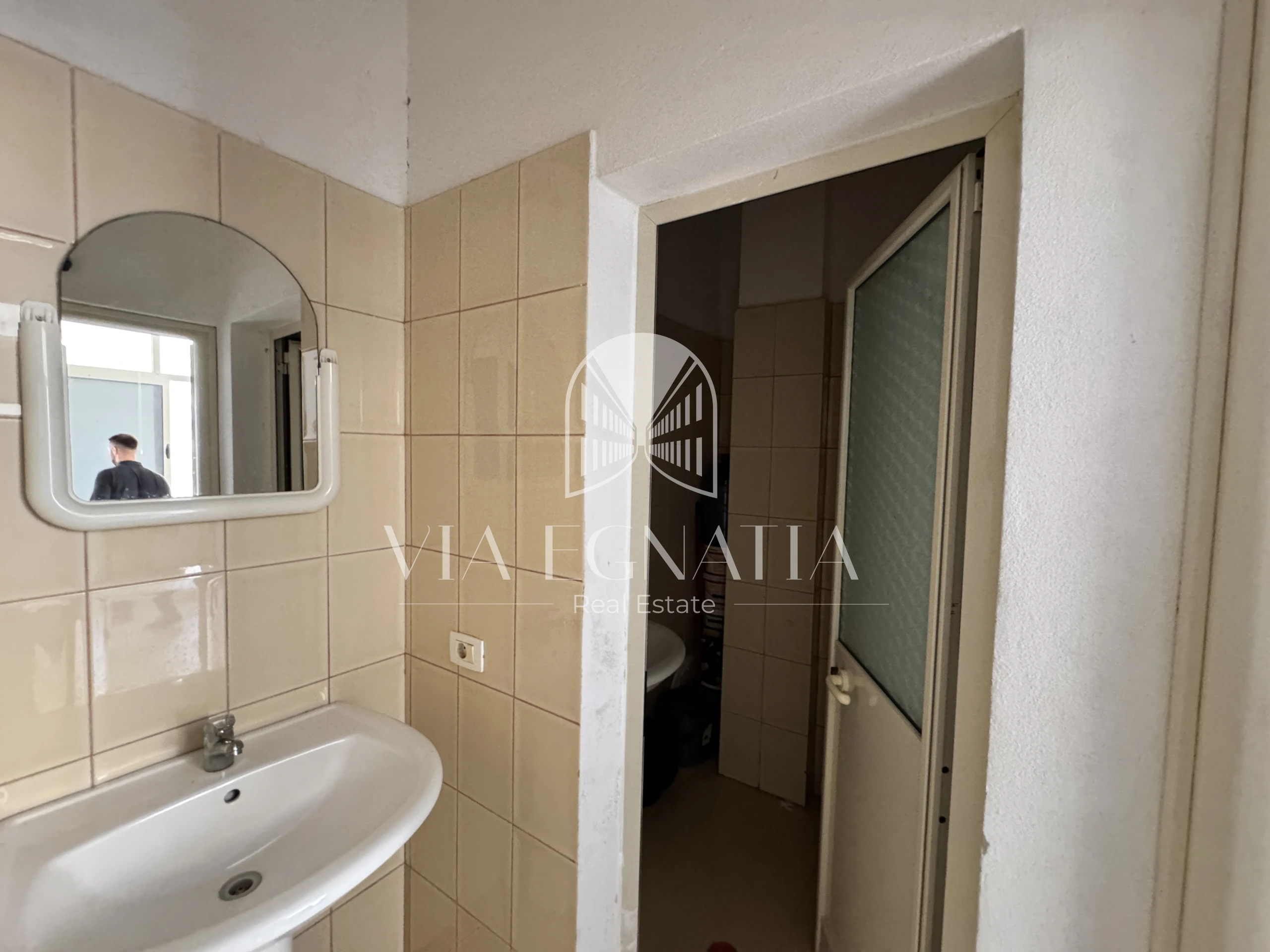 JEPET ME QIRA AMBIENT BIZNESI 110 M² – VOLLGA, DURRËS