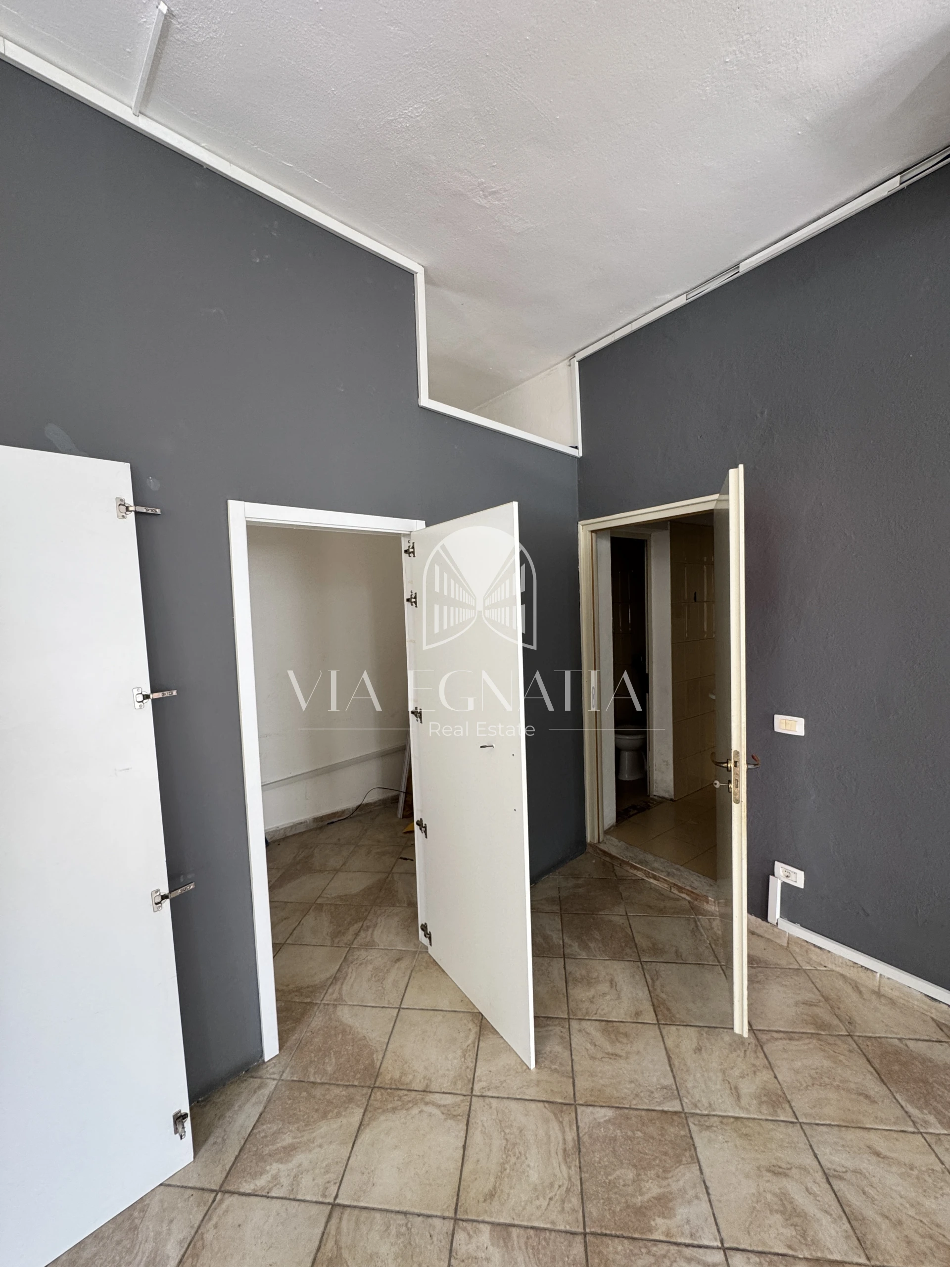 JEPET ME QIRA AMBIENT BIZNESI 110 M² – VOLLGA, DURRËS